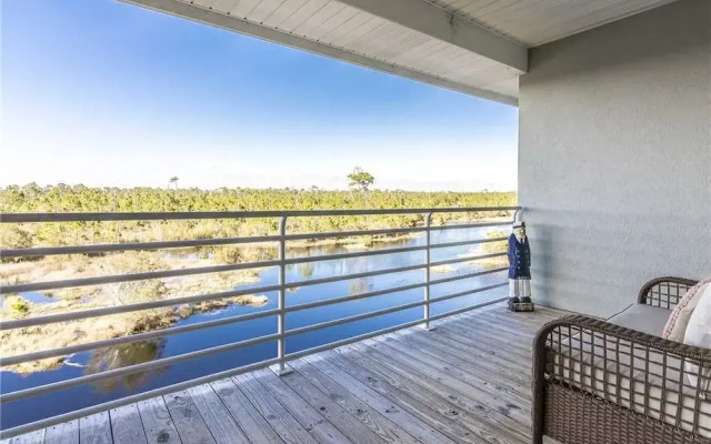 Romar Lakes 302B - 2 Br condo by RedAwning
