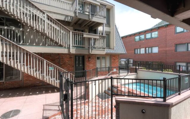Chateau Chaumont 1 - 2 Br condo by RedAwning