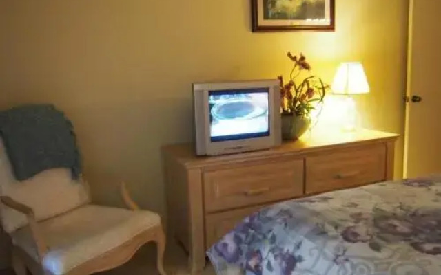 Isleta 897 *30 Day Minimum* 2 Bedroom Condo by RedAwning