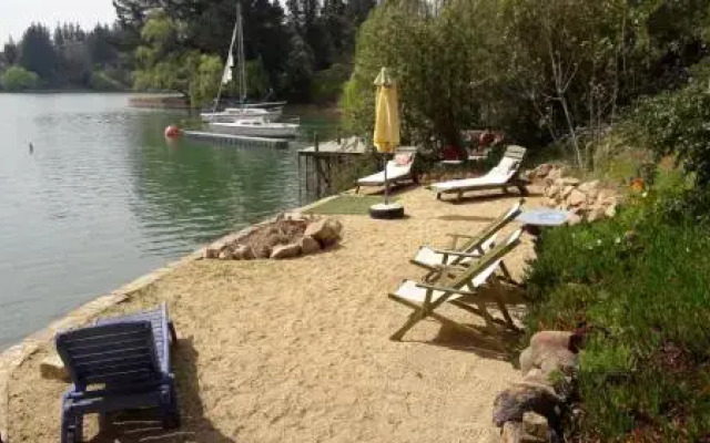 Cabaña de Adobe en Lago Rapel