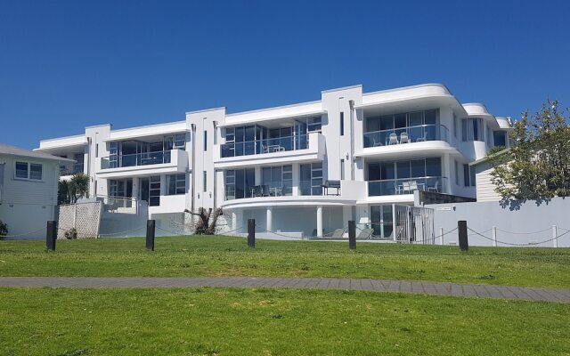 Waimahana Apartments