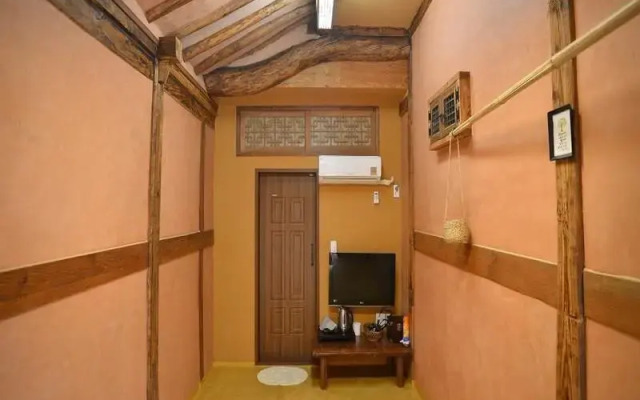 Daddle Hanok Guesthouse