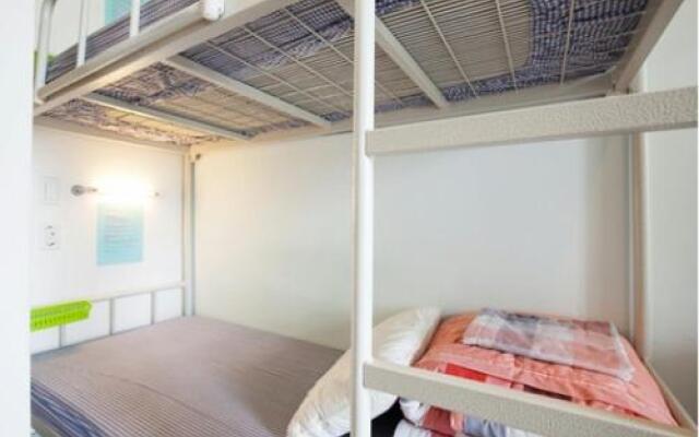 Sanbangsan Hot Spa Guesthouse - Hostel