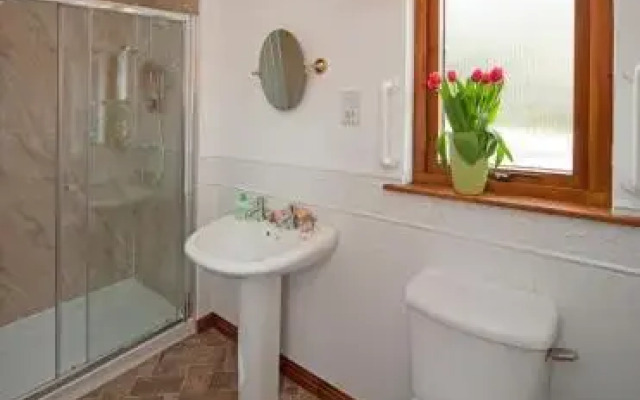 Wildwood Farmhouse with Hot Tub