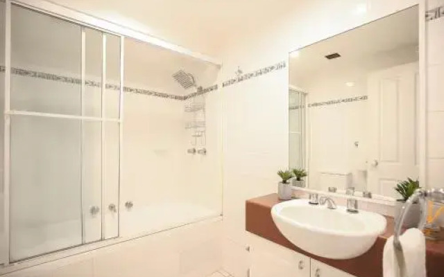 Vibrant inner-city living - Darling Harbour fringe