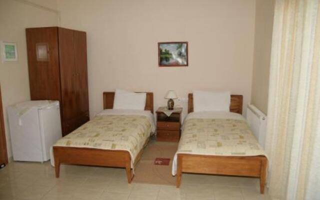 Elanthi Hostel