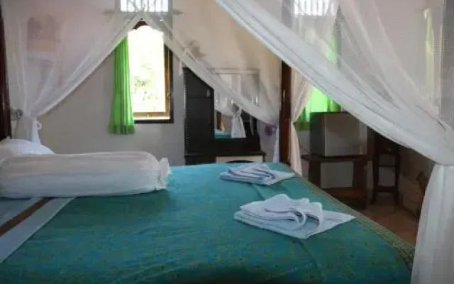 Blue Star Bungalows & Cafe