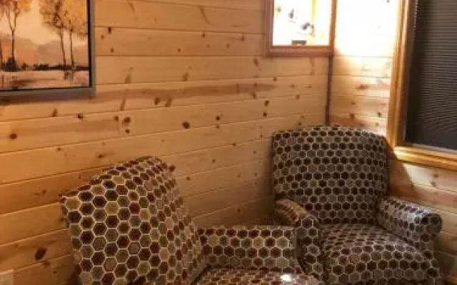 AK Vacation Cabins Woodland Hollow Log Cabin