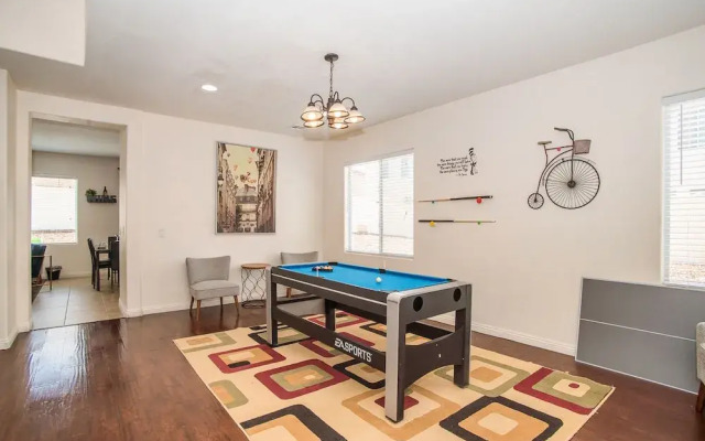 Grey High Roller - 4Bd 3Ba