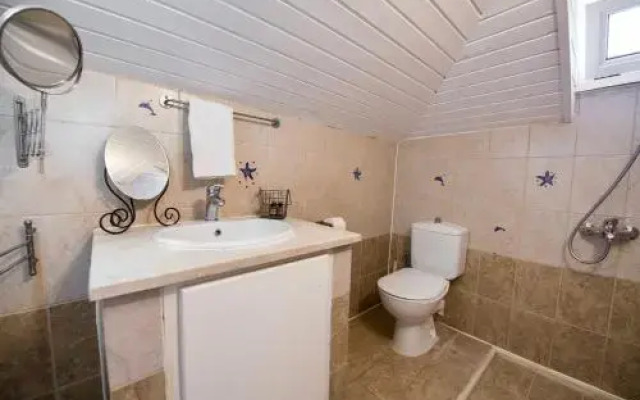 Seaview Traditional Attic