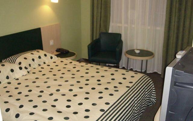 Homeinn Plus Hotel (Shanghai Bund Jinling East Road)