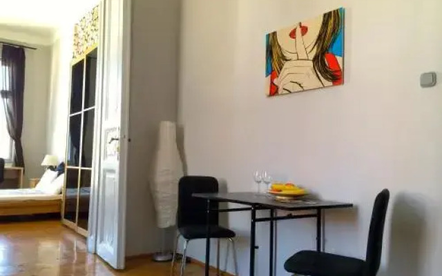Deak Design Flat