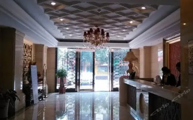 Golden Splindid Hotel · VYNN（Zhanjiang Waterfront Promenade）