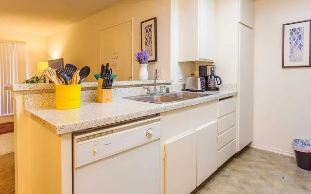Topeka Apartment #873901 by RedAwning