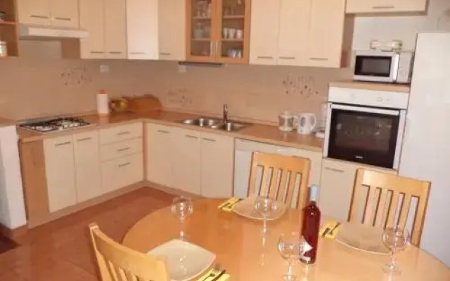 Sunny Holiday Home