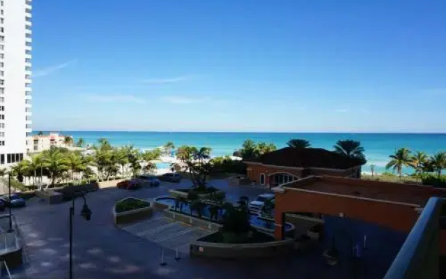 2080 Condominium On The Beach