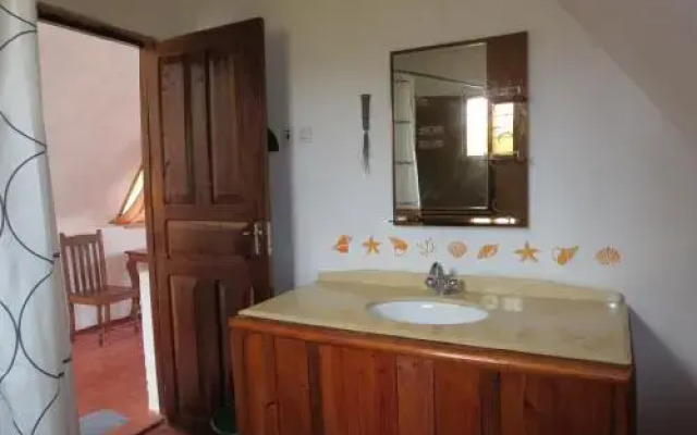 Queen of Sheba Beach Lodge