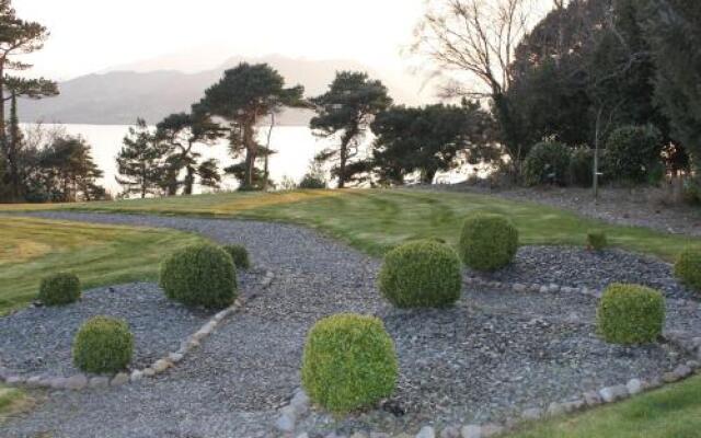 Lakeshore Lodge