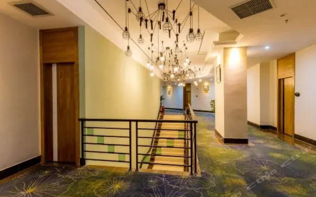 Jinlizhou Hotel (Gongbei Port Light Rail Station)