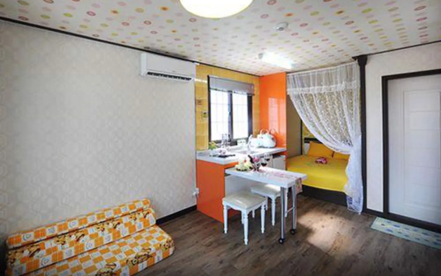 Seongmodorainbow Pension