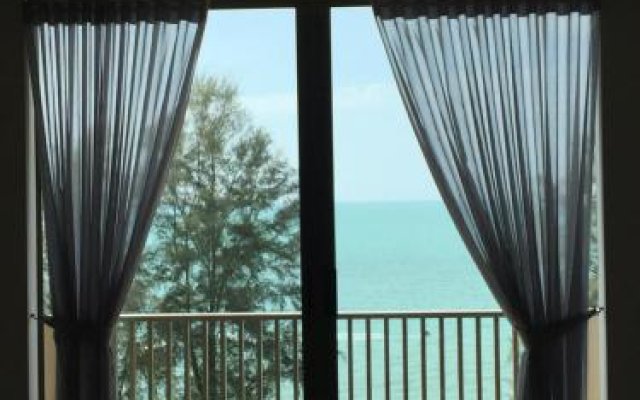 By The Sea-Panoramic Seaview Luxury Suite