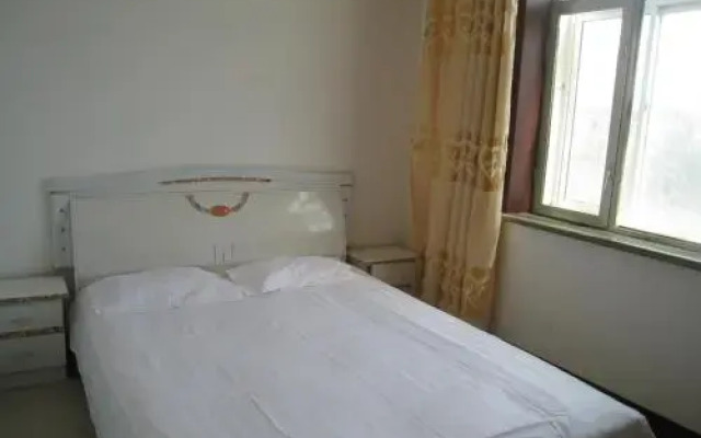 Autumn Populars Family Guesthouse