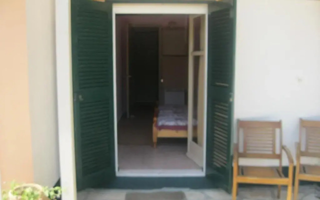 Byronas Apartments