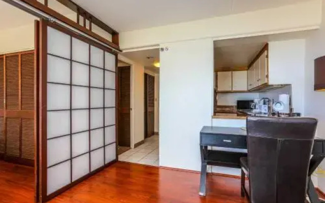 Ilikai 1118 - Studio Condo