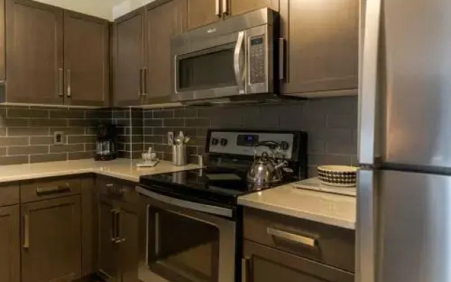 Fort Garry Place Furnished Suites