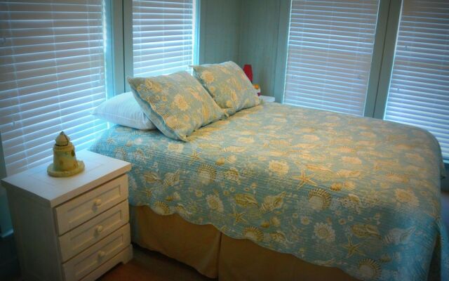 Jan's 'Ouse by RedAwning