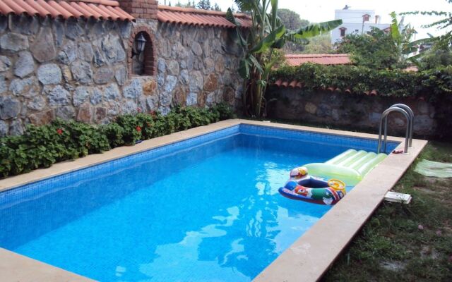 Important Group Villa Berry