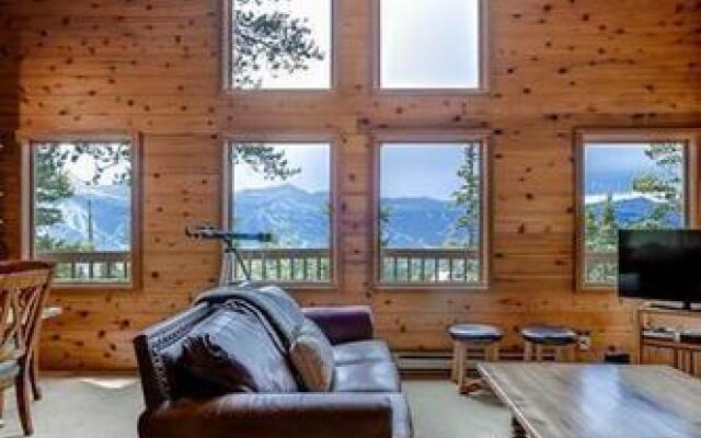 Chalet de Neige Boreas Pass by Pinnacle Lodging