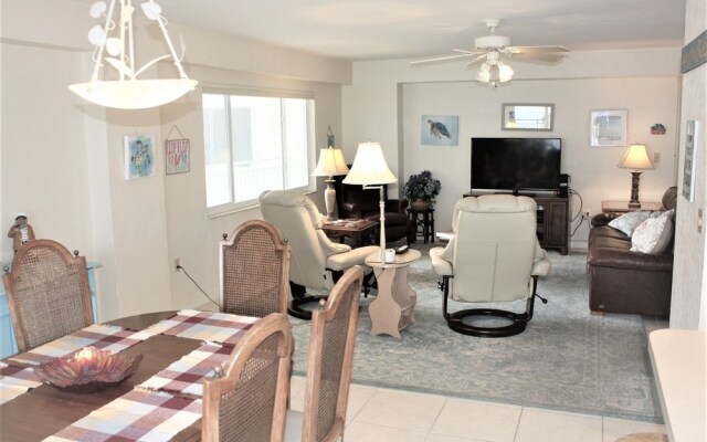 Jamaica Royale - 303 - 2 Br Condo
