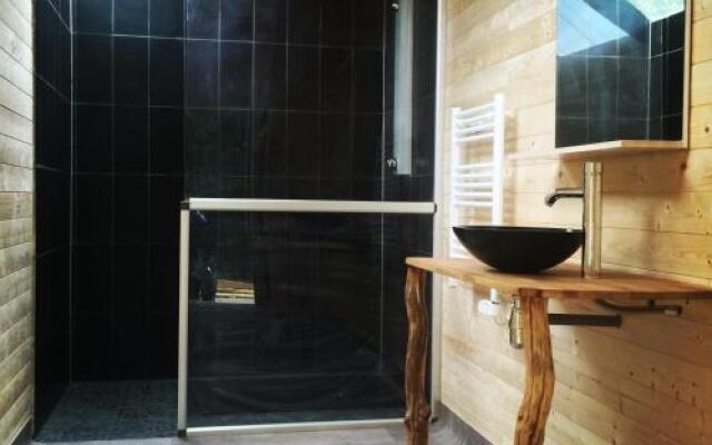 Les Cabanes au Bois dOrient