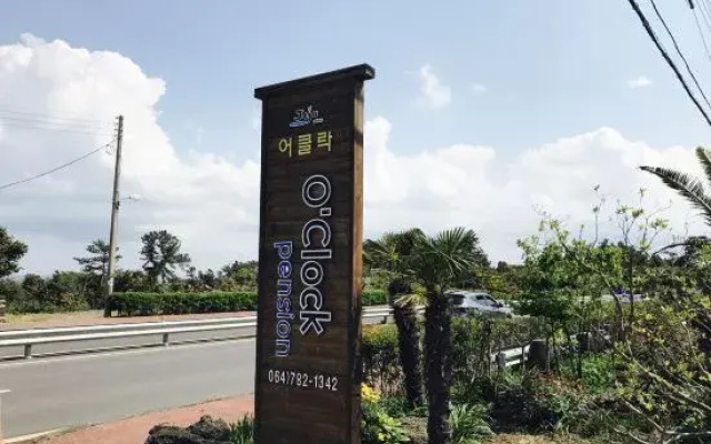 Seogwipo o Clock Pension