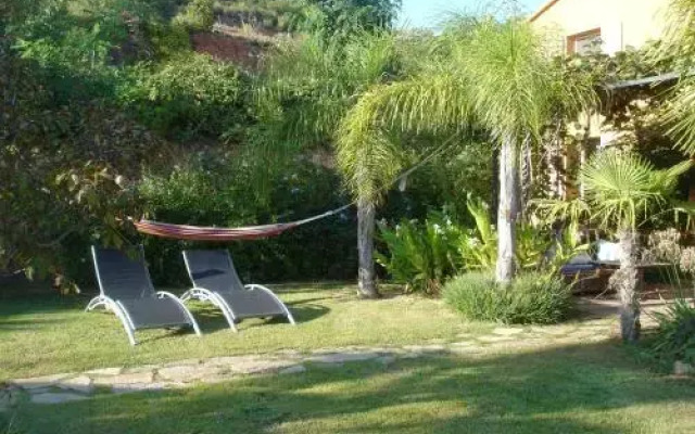House With Garden And Sea View