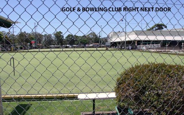The Glades Country Club Motor Inn
