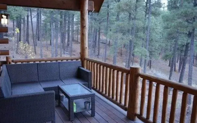 Maverick Hideaway By Redawning