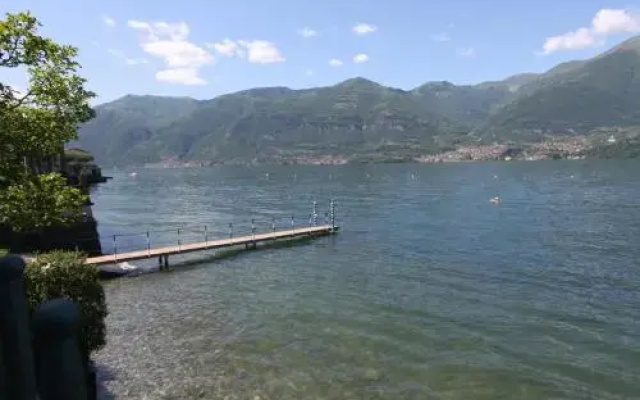 Infinity House Front Lake