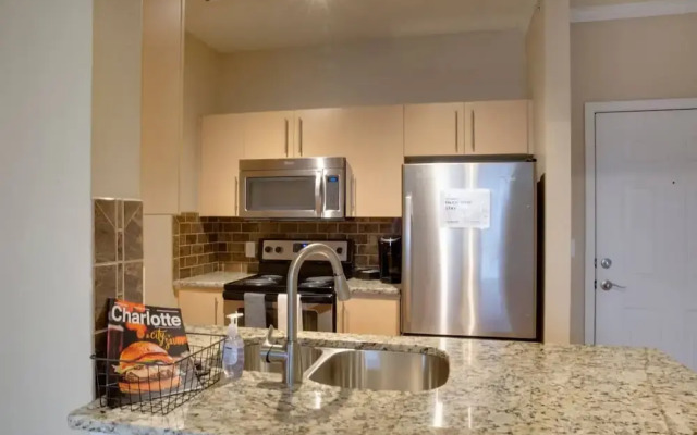 Spacious 2BR Apt in South End