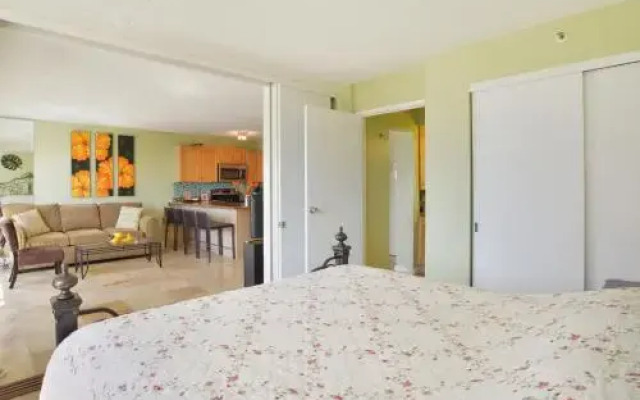 Waikiki Banyan Remodeled Ocean-View Condo 2212