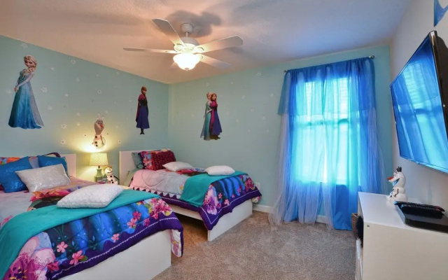 Paradise Palms 8810