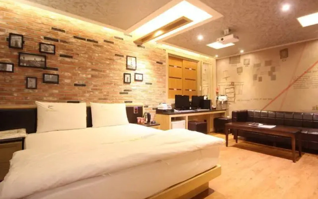 Gumi Anytel Motel