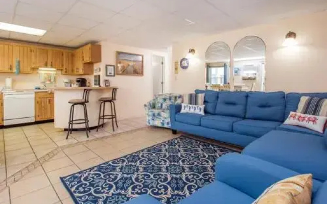 46th St Windjammer 201 2Br Condo
