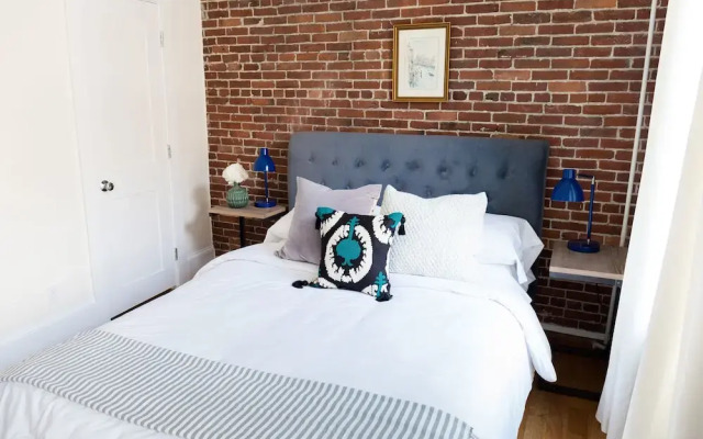 Contemporary South End Suites by Sonder