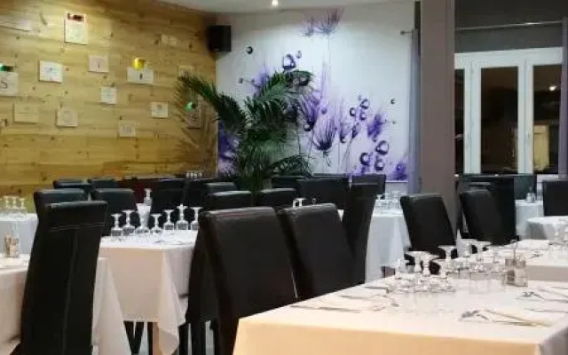 Hôtel Restaurant Les Lavandins