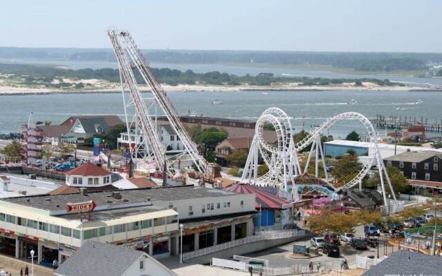 Seaquestor A - 2 Br Townhouse