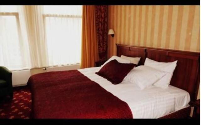 Hotel Omega