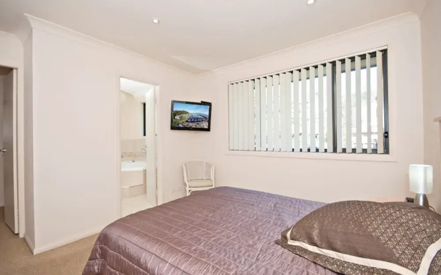 Sandy Point Road, 21A