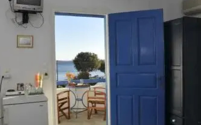George's beach studios Aliki Paros